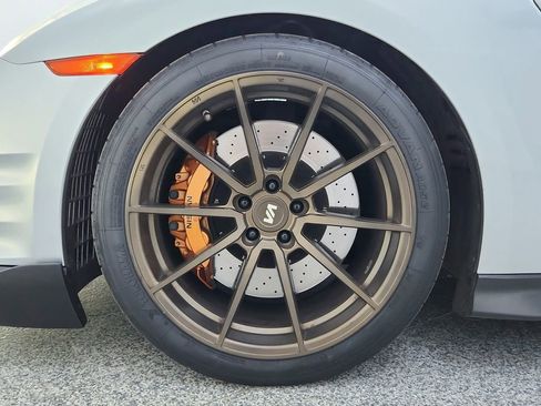 Used 2015 Nissan GT-R Premium image 13