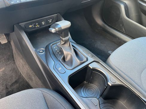 Used 2025 Kia K4 LXS image 40