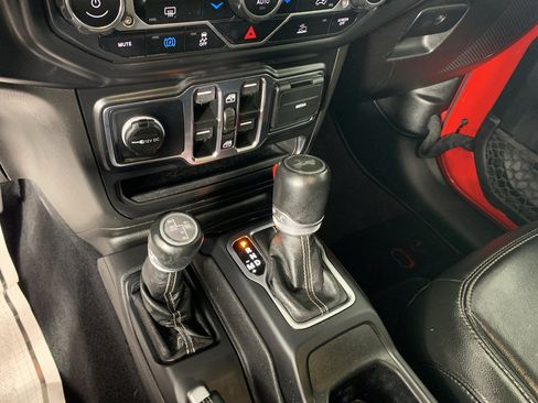 Used 2022 Jeep Wrangler Unlimited Sahara AWD/4WD image 25