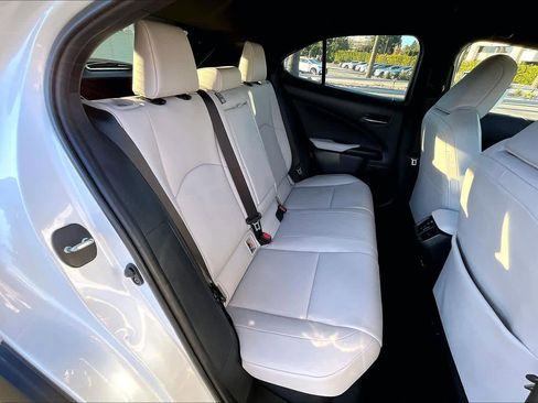Used 2023 Lexus UX 250h FWD image 19
