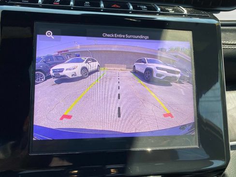 Certified 2025 Jeep Grand Cherokee Altitude AWD/4WD image 16