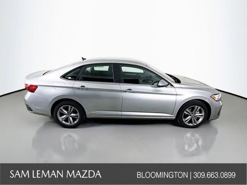 Used 2024 Volkswagen Jetta SE image 8