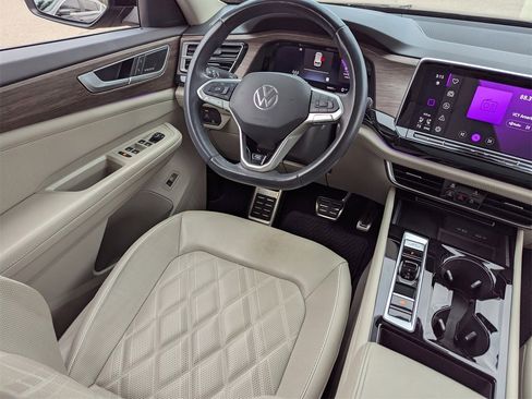 Used 2024 Volkswagen Atlas SEL Premium R-Line image 17
