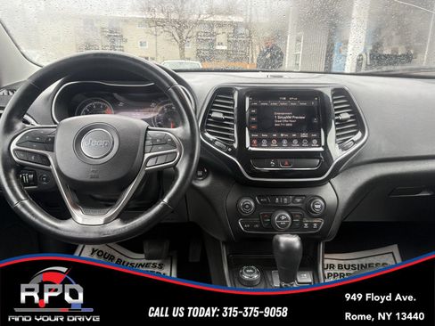 Used 2019 Jeep Cherokee Limited image 16