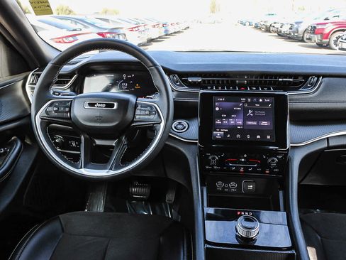 Used 2024 Jeep Grand Cherokee Altitude AWD/4WD image 13