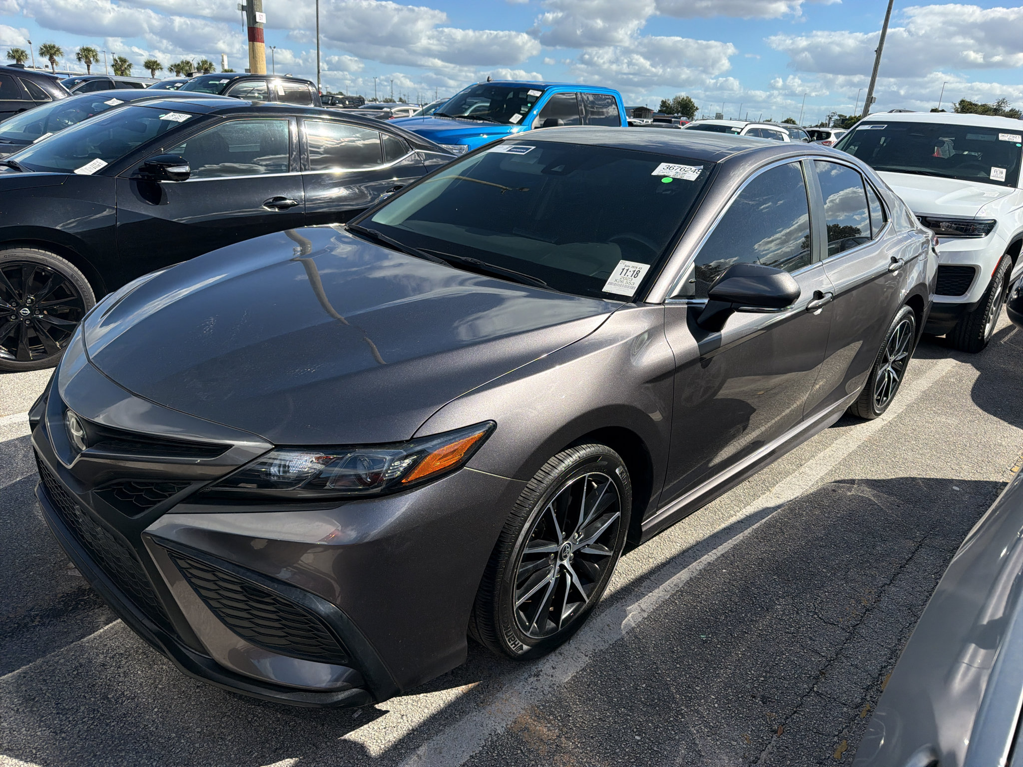 Used 2023 Toyota Camry SE FWD image 2