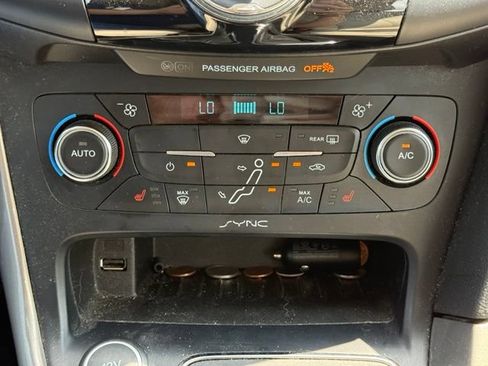 Used 2016 Ford Focus Titanium FWD image 26
