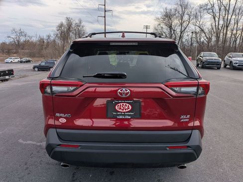 Used 2022 Toyota RAV4 XLE Premium AWD/4WD image 4