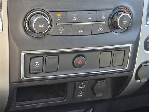 Used 2017 Nissan Titan SV image 32