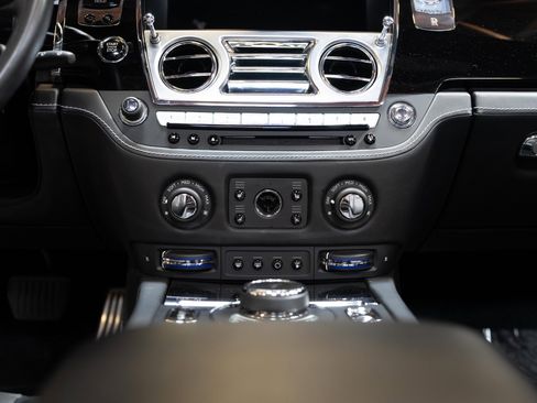 Used 2020 Rolls-Royce Dawn image 65