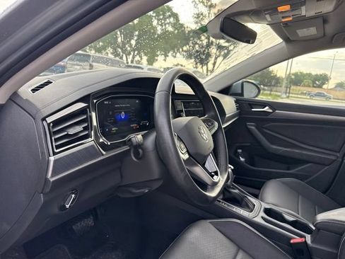 Used 2024 Volkswagen Jetta SE FWD image 15