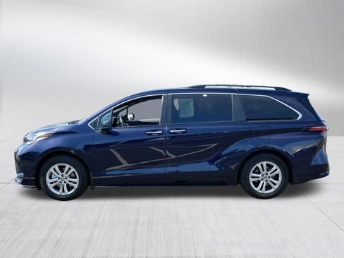 Certified 2022 Toyota Sienna XSE w/ XSE Plus Package AWD/4WD image 4