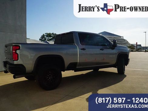Used 2025 Chevrolet Silverado 2500 ZR2 w/ Technology Package AWD/4WD image 5