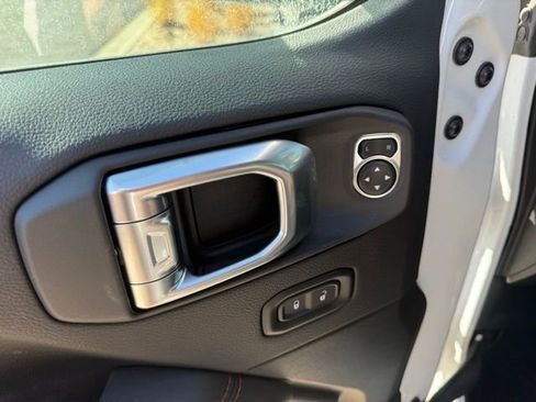 New 2025 Jeep Wrangler Unlimited Rubicon w/ Steel Bumper Group image 13