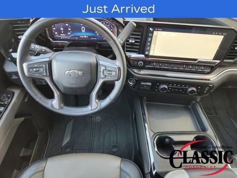 Used 2024 Chevrolet Silverado 2500 ZR2 w/ Technology Package image 39