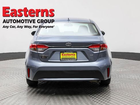 Used 2022 Toyota Corolla LE image 6