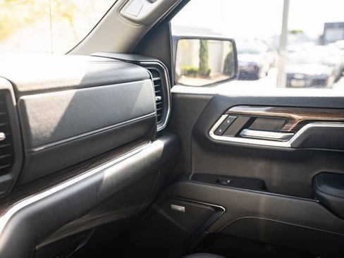 Used 2024 Chevrolet Silverado 1500 LT Trail Boss w/ Convenience Package II image 33