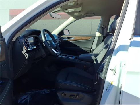 Used 2024 Volkswagen Atlas SE image 16