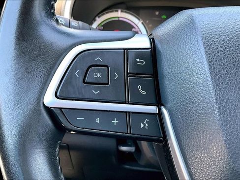 Used 2022 Toyota Highlander XLE AWD/4WD image 17