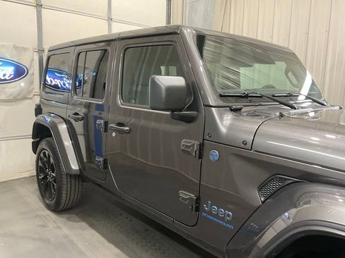 Used 2025 Jeep Wrangler Unlimited Sahara w/ Safety Group image 4