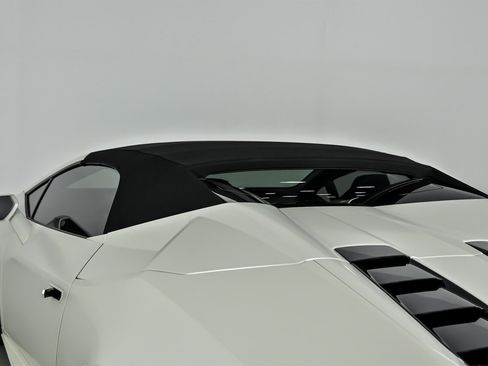 Used 2020 Lamborghini Huracan EVO image 19