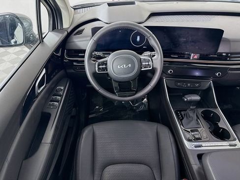Used 2025 Kia Carnival SX Prestige image 24