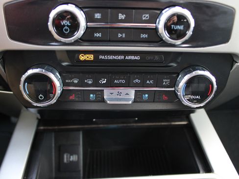 Used 2022 Ford F250 Lariat w/ Lariat Value Package image 28