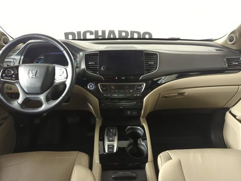 Used 2019 Honda Pilot Touring image 10