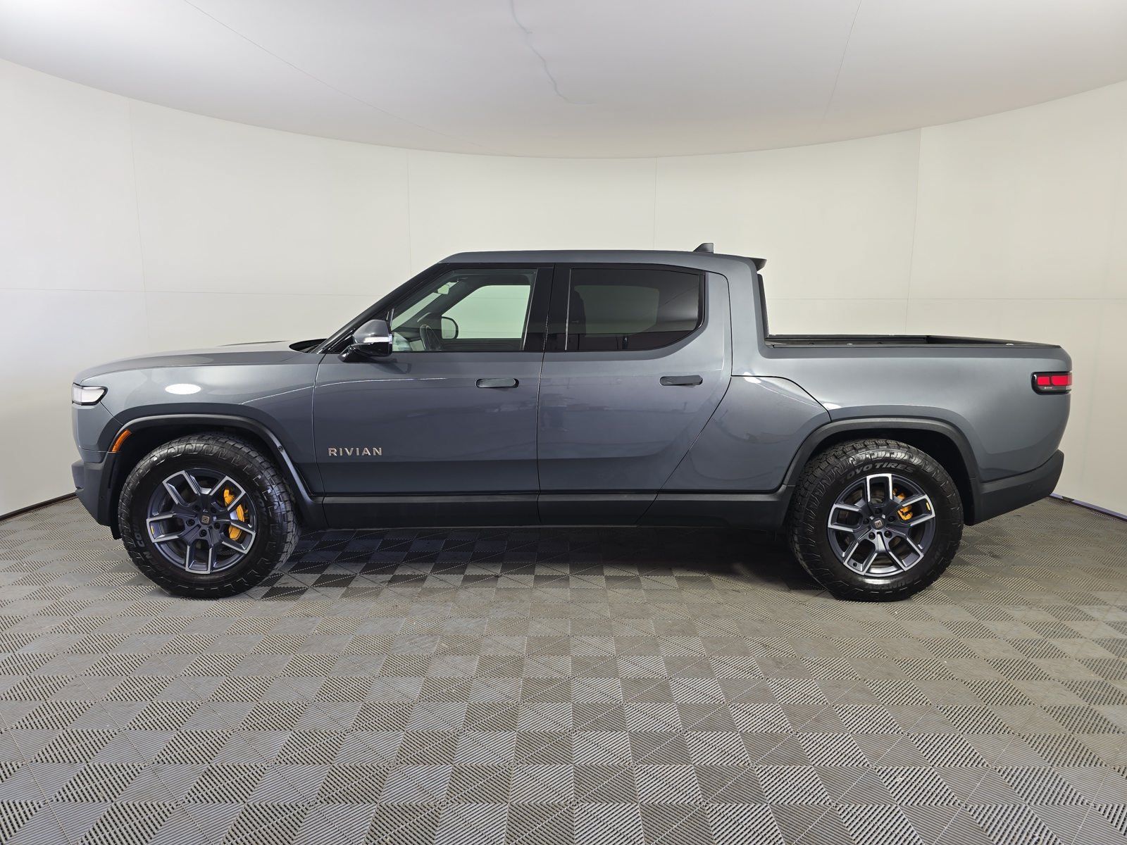 Used 2022 Rivian R1T Launch Edition AWD/4WD image 2