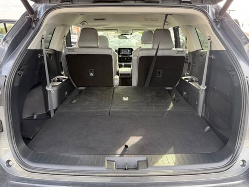 Used 2021 Toyota Highlander XLE image 20