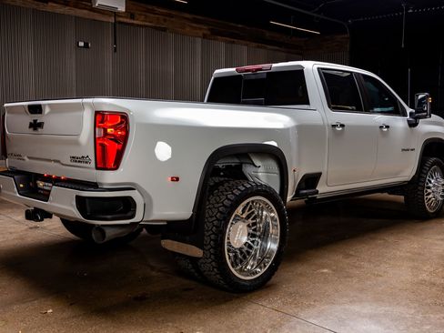 Used 2023 Chevrolet Silverado 3500 High Country image 10