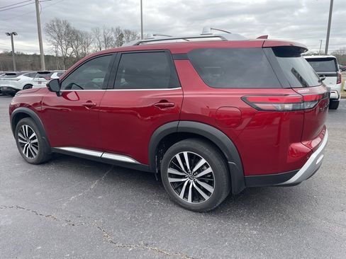 Used 2024 Nissan Pathfinder Platinum image 5