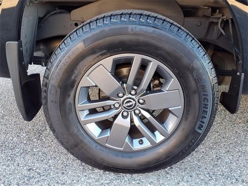 Certified 2025 Nissan Frontier SV image 22