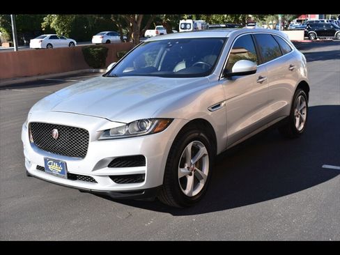 Used 2019 Jaguar F-PACE Premium image 3