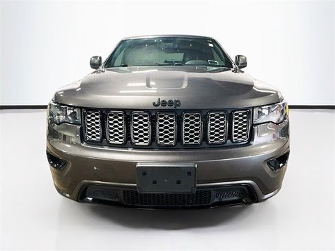 Used 2020 Jeep Grand Cherokee Altitude image 2