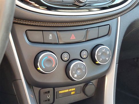 Used 2020 Chevrolet Trax LT w/ Driver Confidence Package image 25