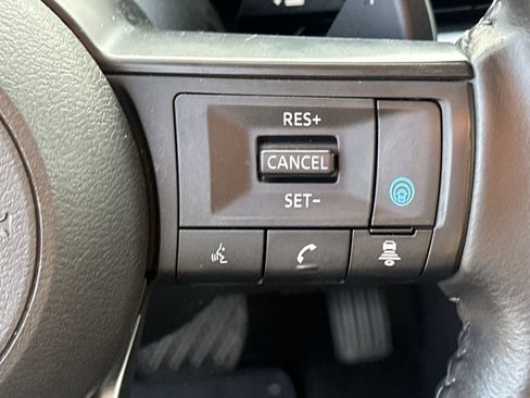 Used 2024 Nissan Pathfinder SV FWD image 25