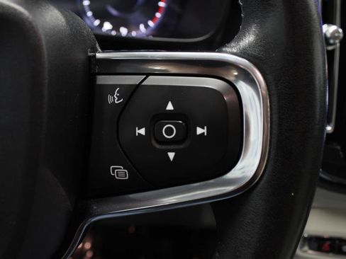 Used 2019 Volvo XC40 T5 Momentum image 12