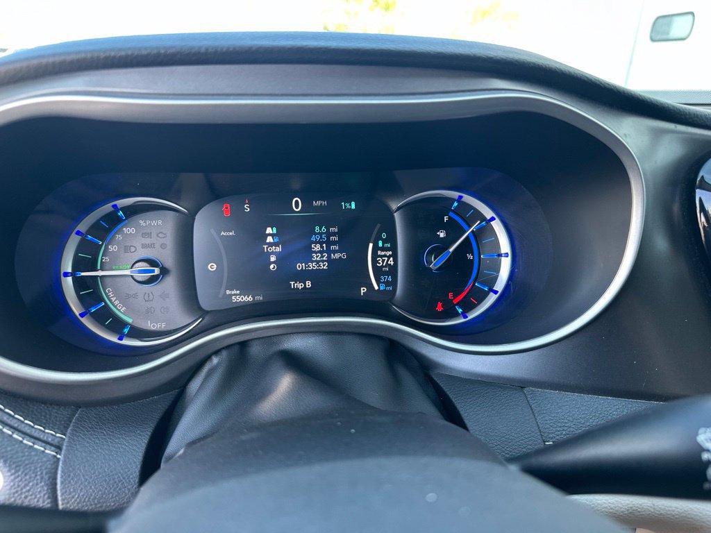 Used 2024 Chrysler Pacifica Limited FWD image 19