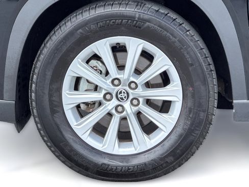 Used 2025 Toyota Grand Highlander FWD image 11