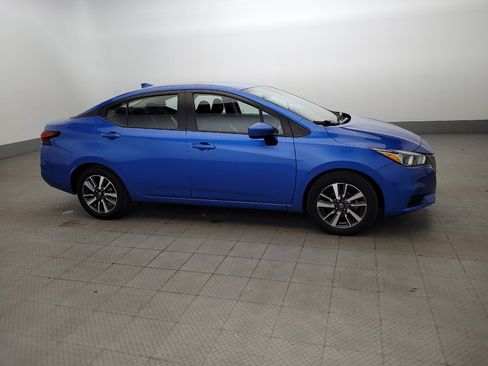 Used 2022 Nissan Versa SV FWD image 11