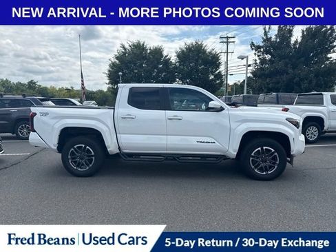 Used 2024 Toyota Tacoma TRD Sport AWD/4WD image 2