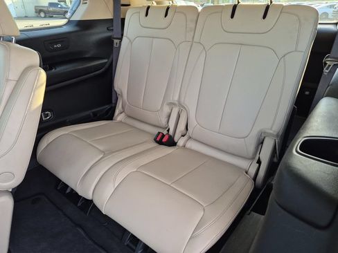 Used 2022 Jeep Grand Cherokee L Limited AWD/4WD image 16