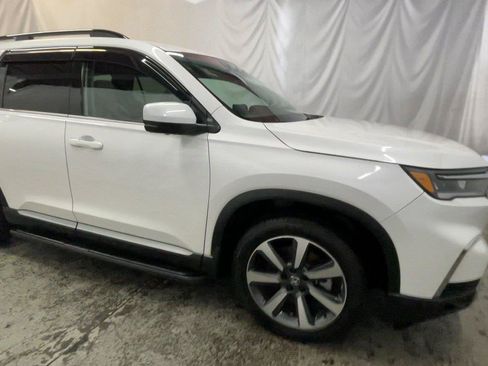 Used 2025 Honda Pilot Elite image 3