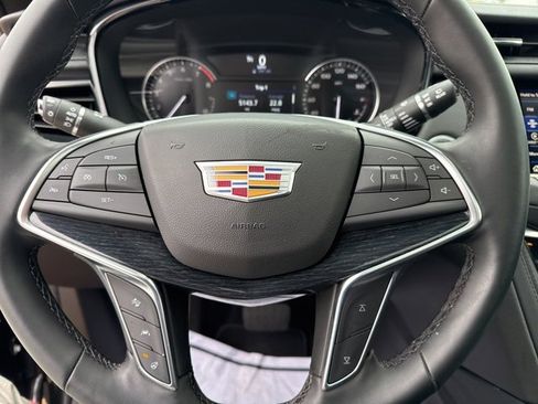 Used 2025 Cadillac XT5 Premium Luxury image 24