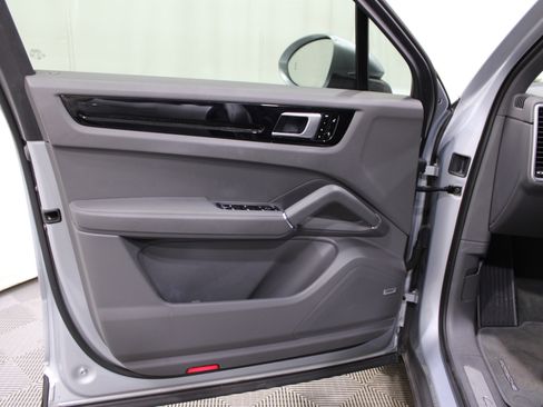 Used 2019 Porsche Cayenne image 6