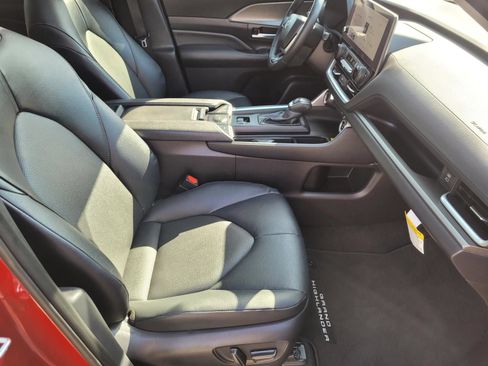Used 2025 Toyota Grand Highlander FWD image 11