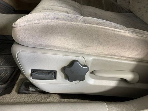 Used 2000 Chevrolet Impala w/ Preferred Equipment Group FWD image 13