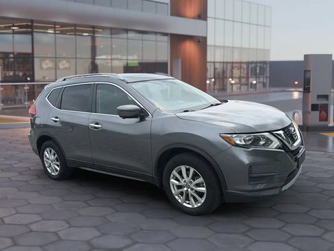 Used 2017 Nissan Rogue SV AWD/4WD image 17