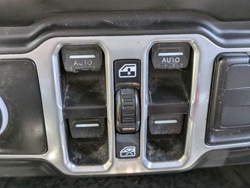Used 2018 Jeep Wrangler Unlimited Sport S AWD/4WD image 22